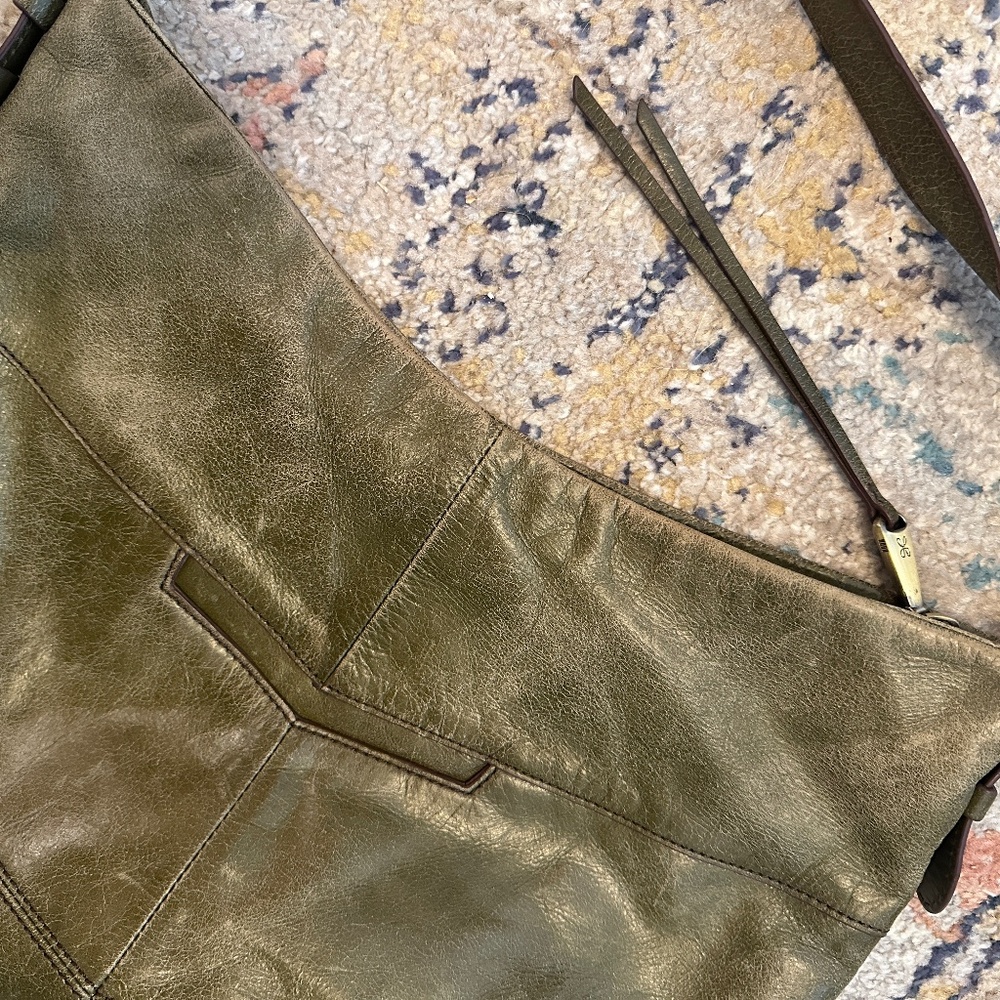Hobo "Serra" leather shoulder bag in distressed Olive green w/inside pockets - Picture 6 of 16